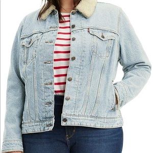 Levi’s original sherpa ex boyfriend trucker jacket